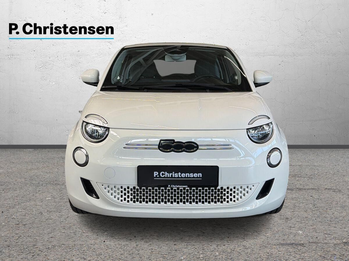 Hvid Fiat 500e fra 2023