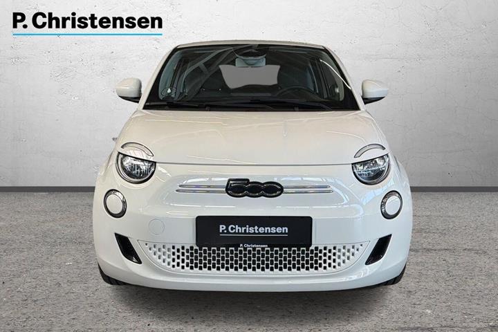 Hvid Fiat 500e fra 2023