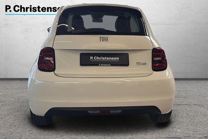 Hvid Fiat 500e fra 2023