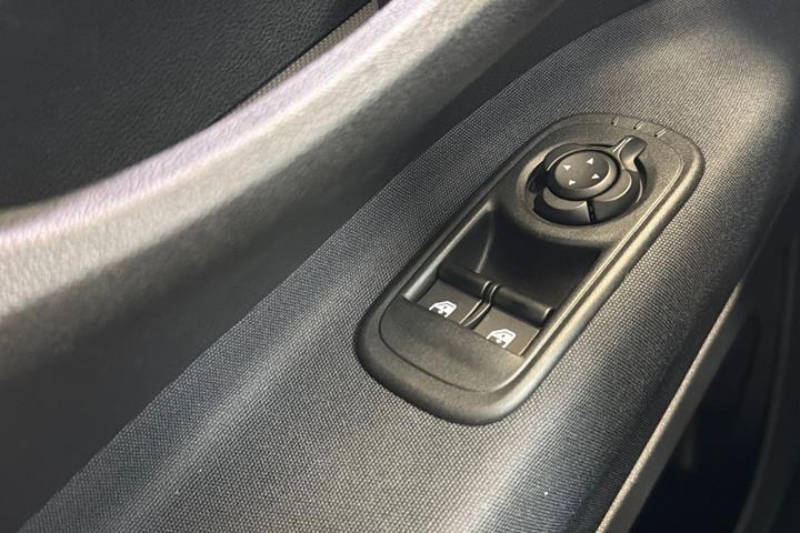 Hvid Fiat 500e fra 2023