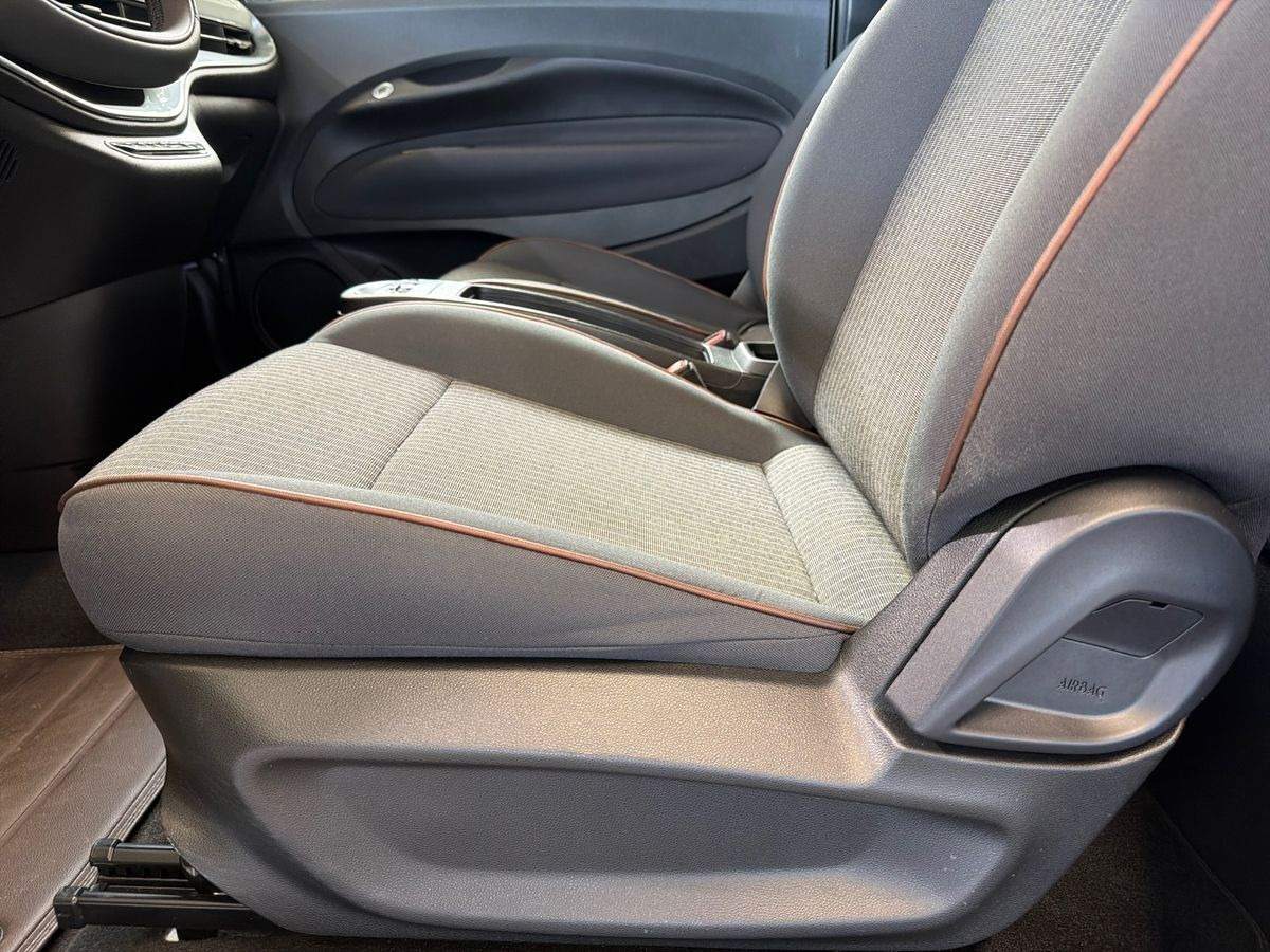 Hvid Fiat 500e fra 2023