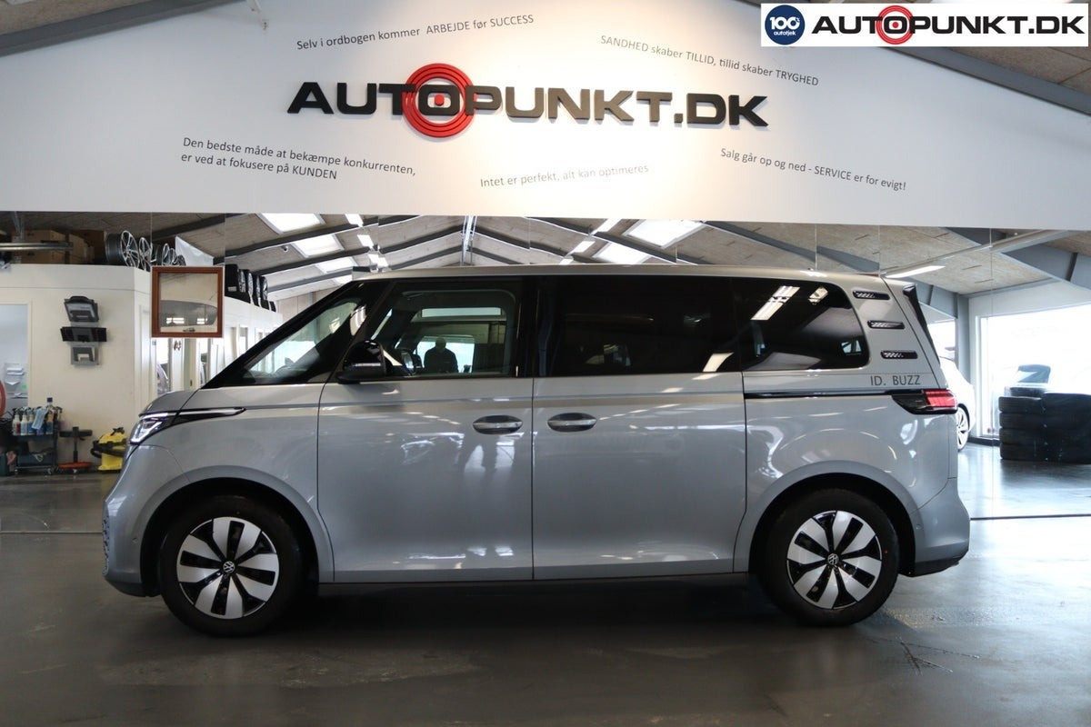 Grå VW ID.Buzz fra 2023