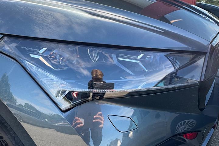 Grå Skoda Enyaq fra 2021