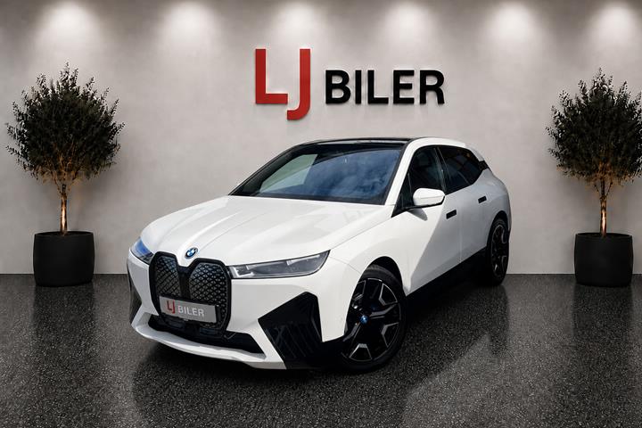 Hvid BMW iX fra 2022