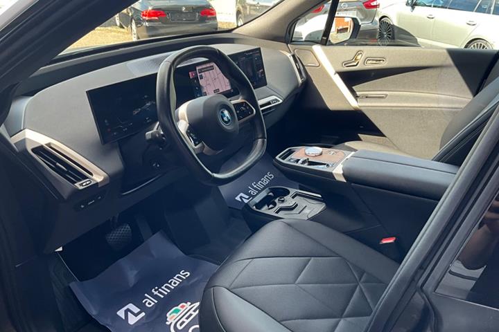 Hvid BMW iX fra 2022
