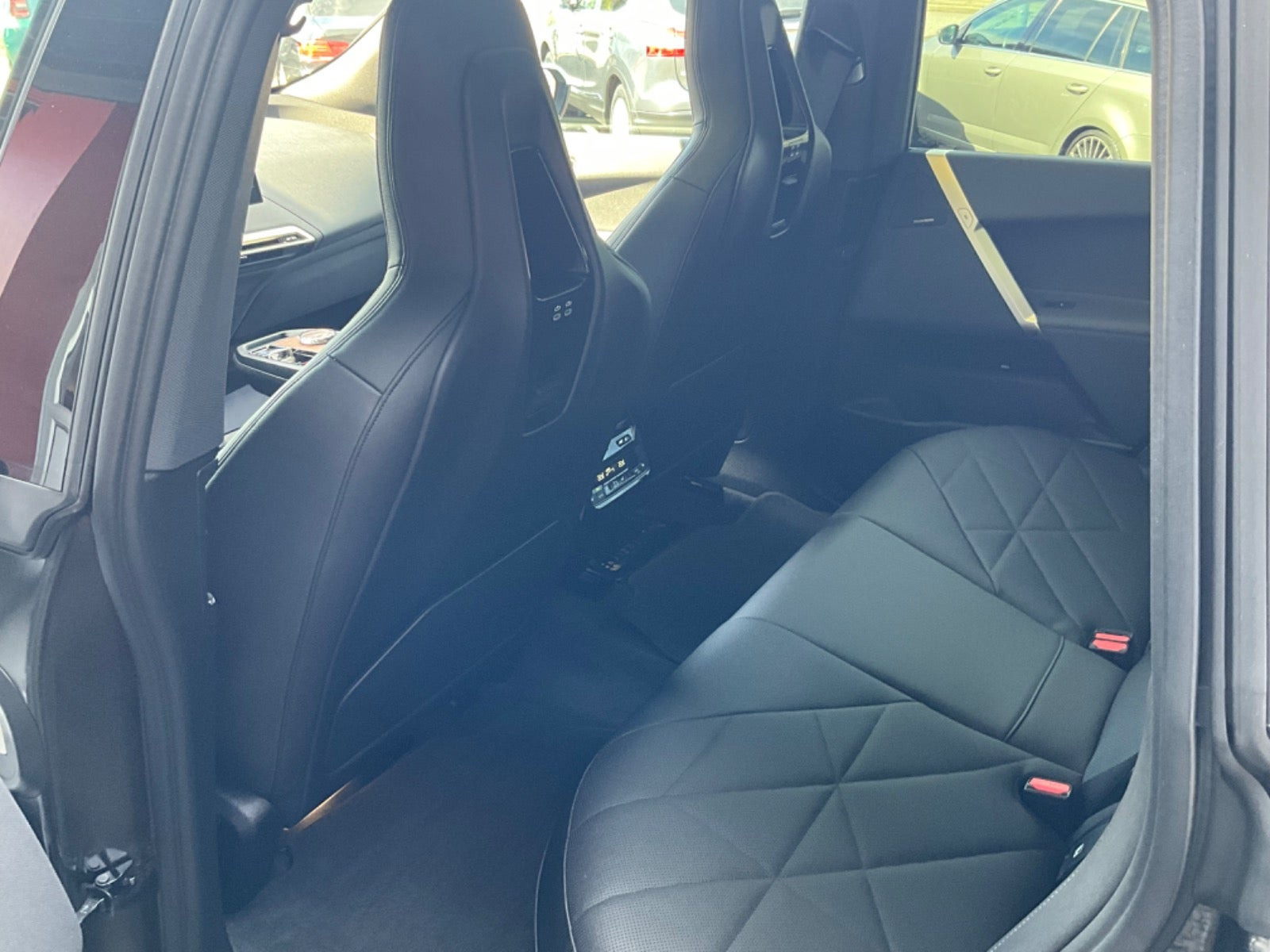 Hvid BMW iX fra 2022