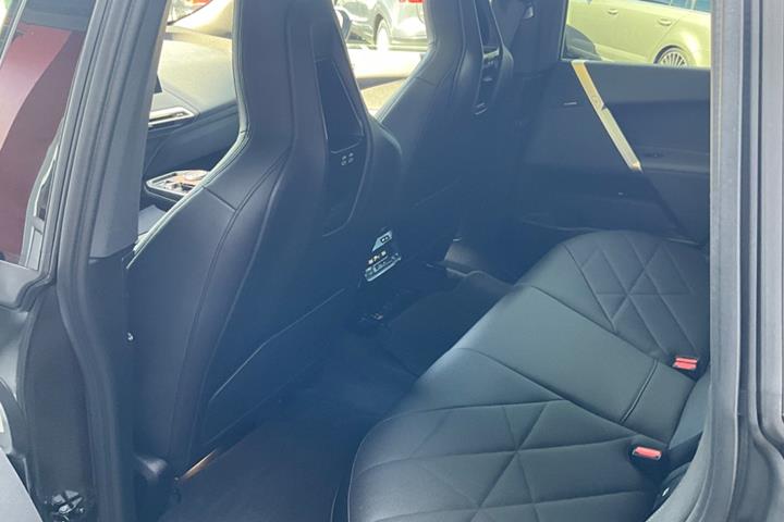 Hvid BMW iX fra 2022