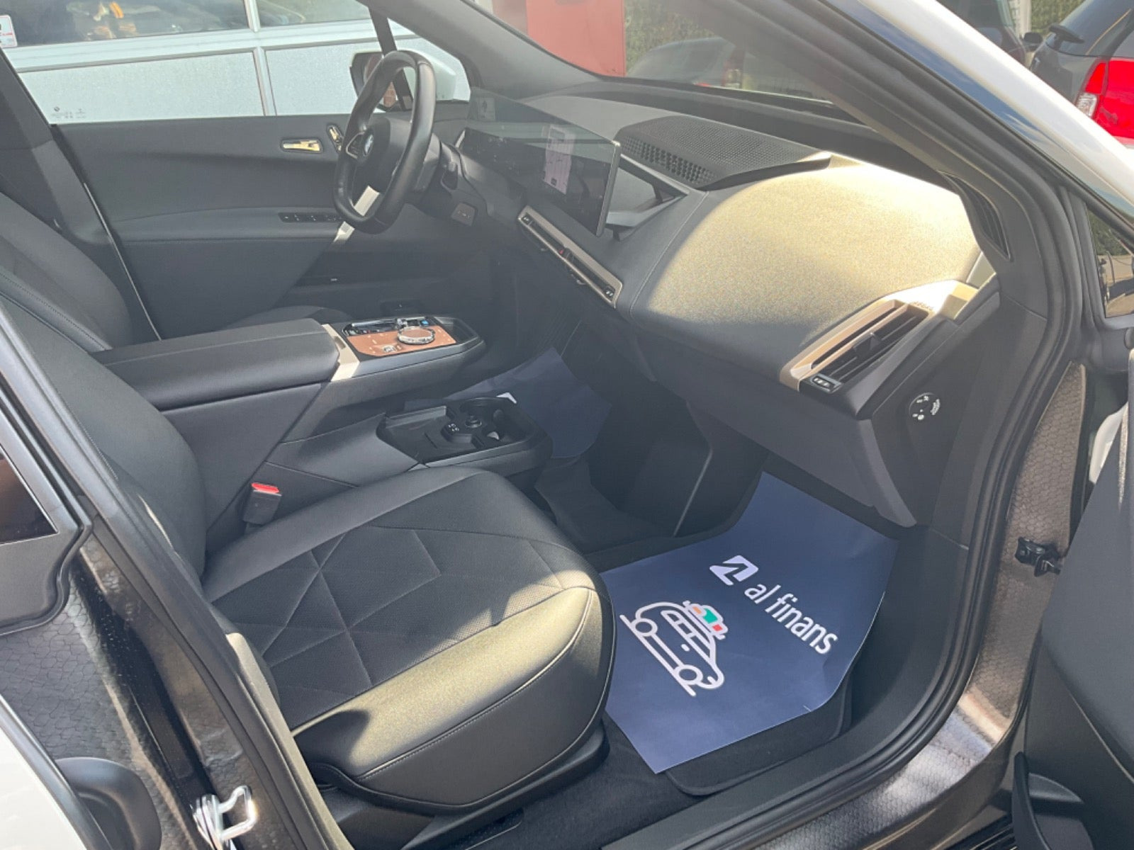 Hvid BMW iX fra 2022