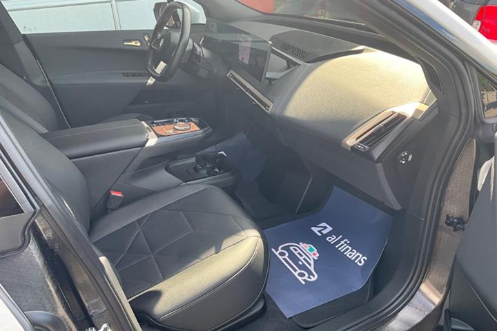 Hvid BMW iX fra 2022