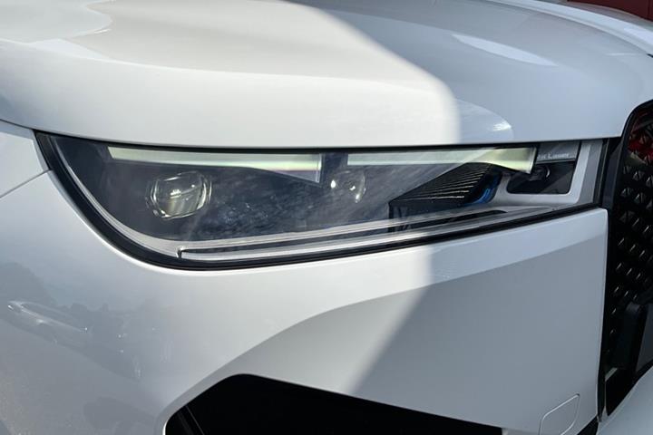 Hvid BMW iX fra 2022