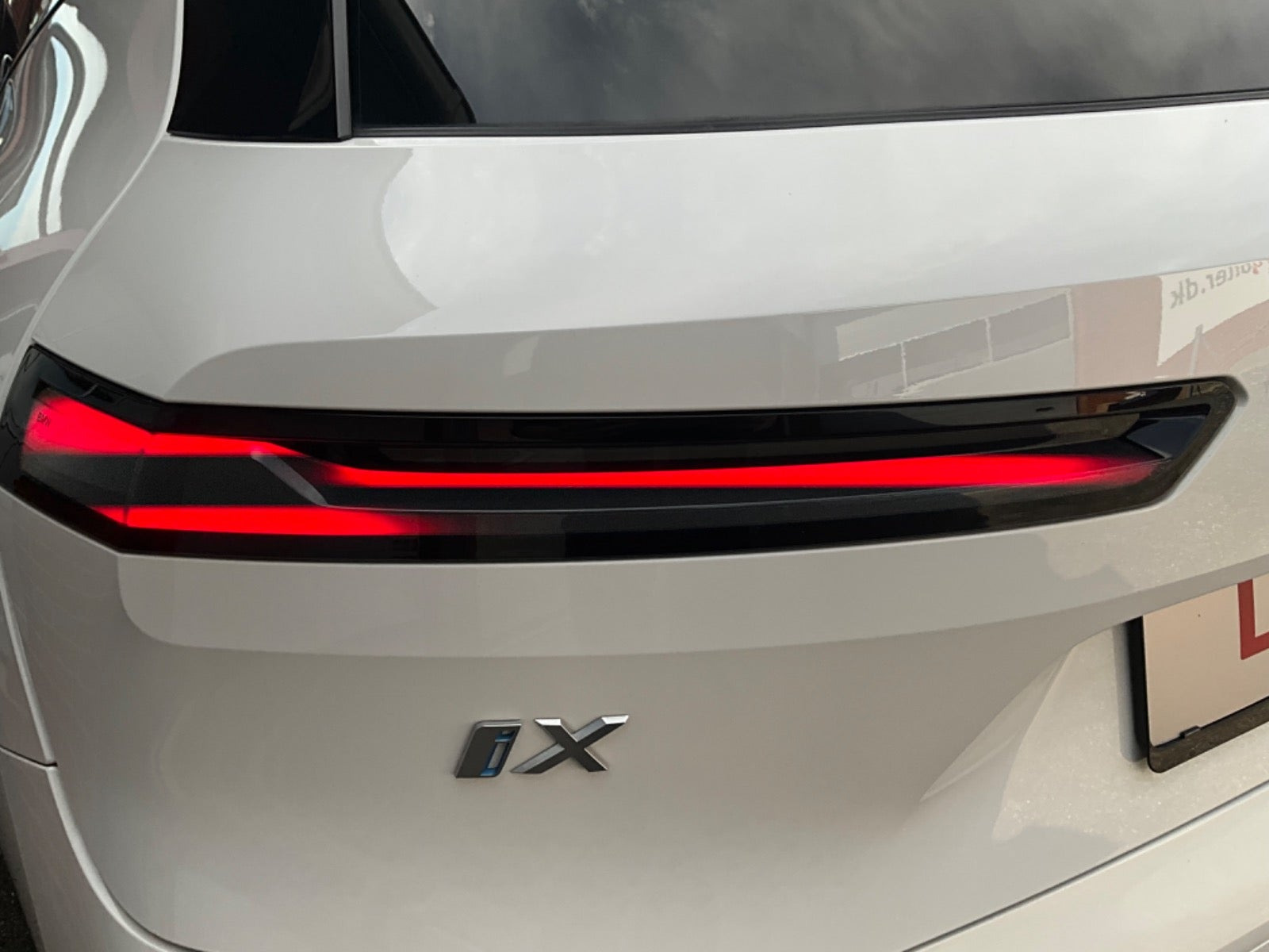 Hvid BMW iX fra 2022