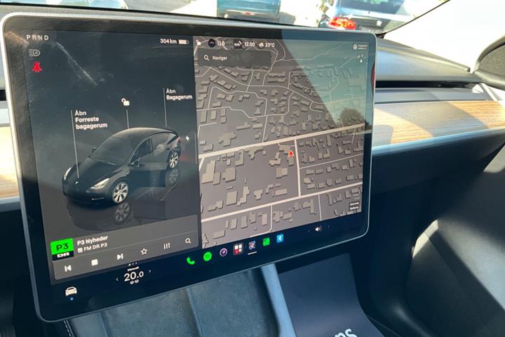 Sort Tesla Model Y fra 2023