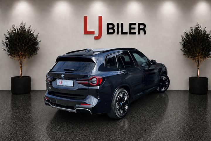 Sort BMW iX3 fra 2022