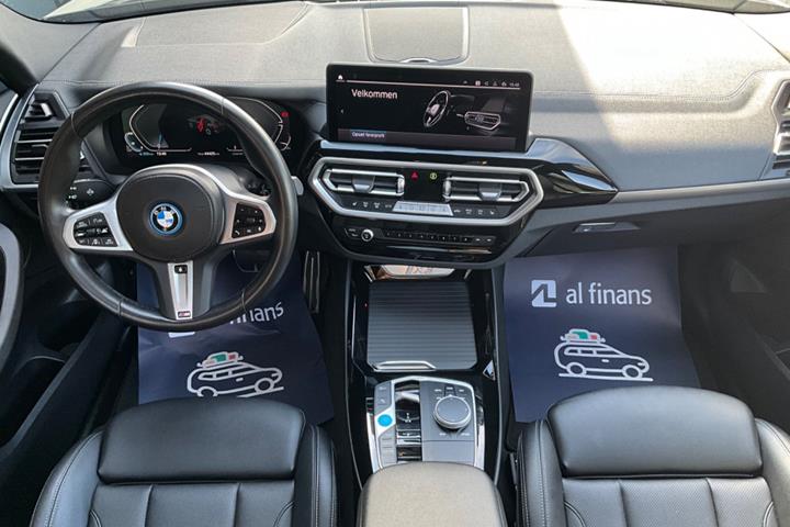Grå BMW iX3 fra 2024