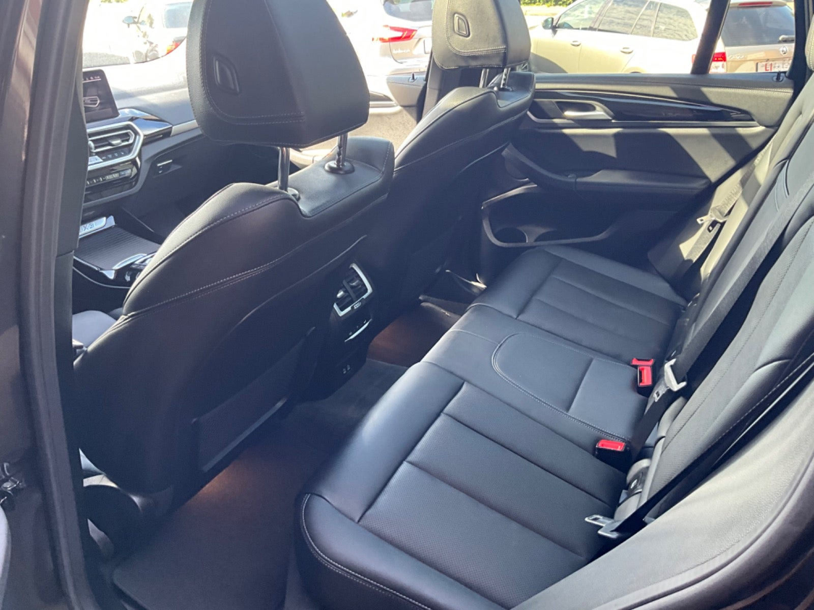 Grå BMW iX3 fra 2024