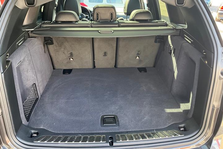 Grå BMW iX3 fra 2024