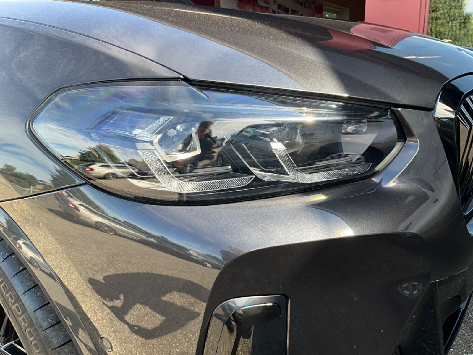 Grå BMW iX3 fra 2024