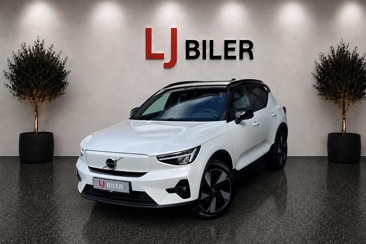 Hvid Volvo XC40 fra 2024 set udefra