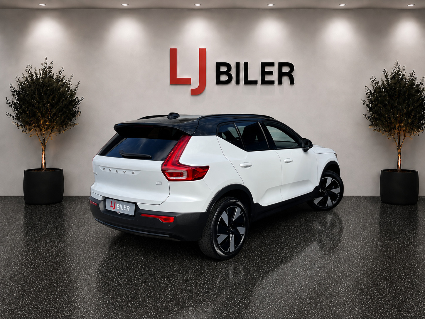 Hvid Volvo XC40 fra 2024
