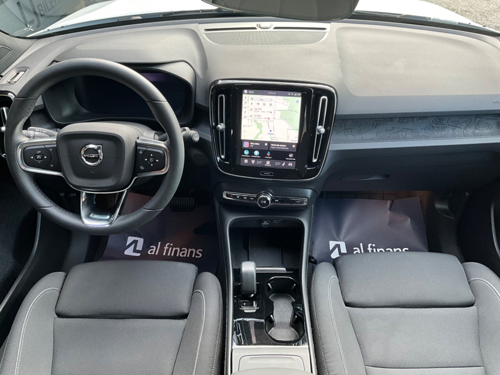 Hvid Volvo XC40 fra 2024