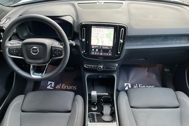Hvid Volvo XC40 fra 2024
