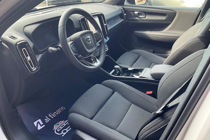 Hvid Volvo XC40 fra 2024