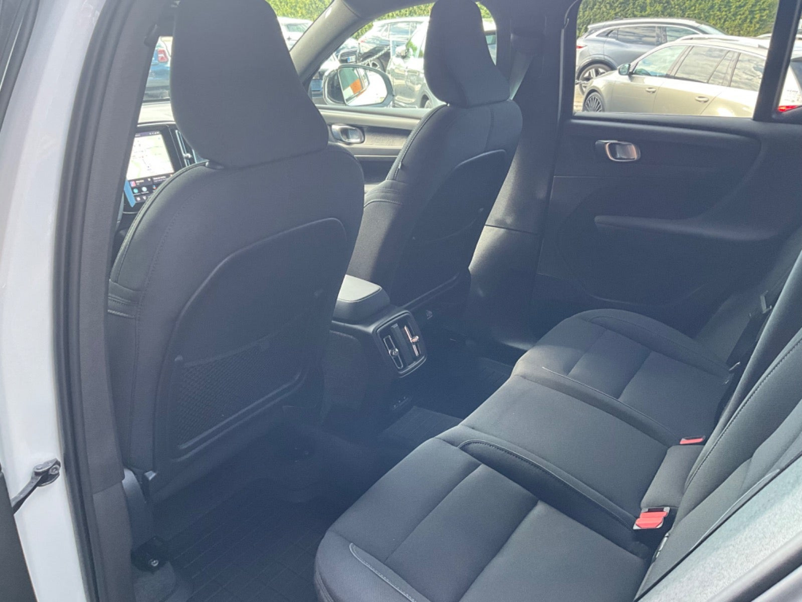 Hvid Volvo XC40 fra 2024