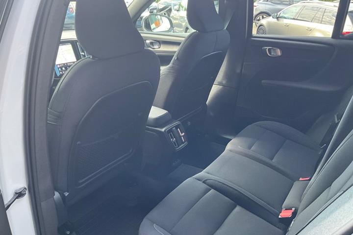 Hvid Volvo XC40 fra 2024