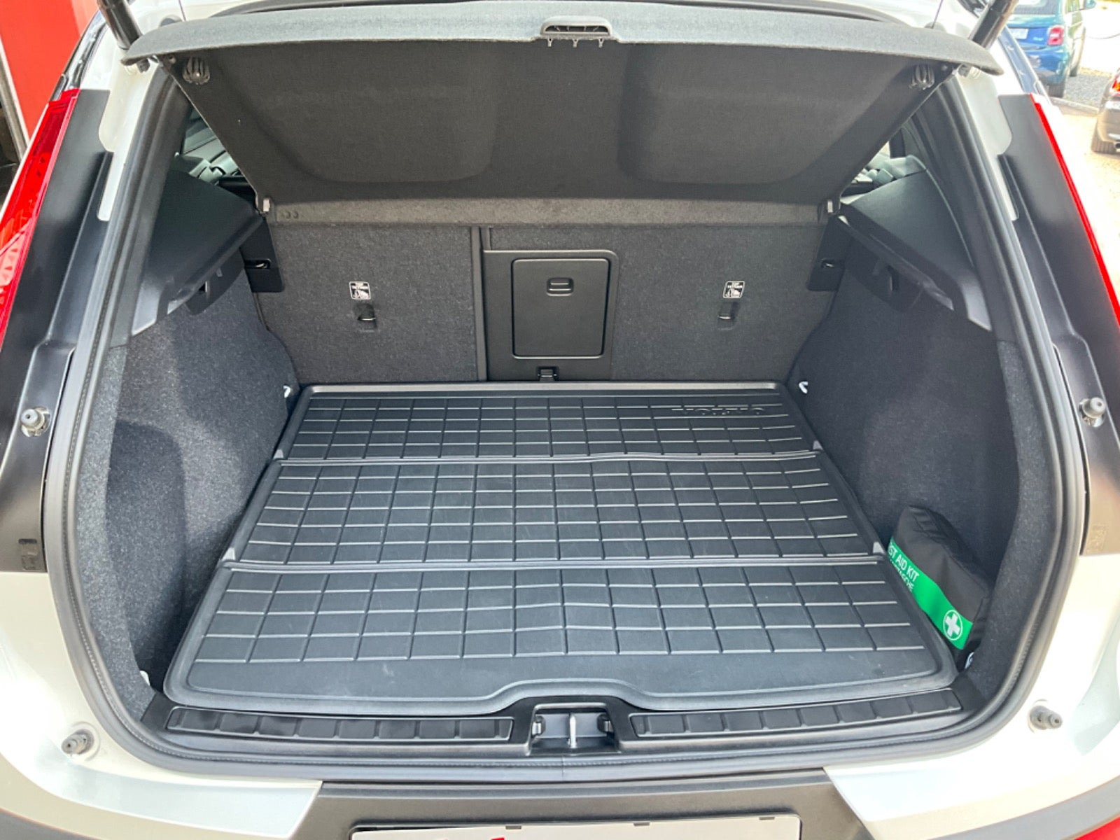Hvid Volvo XC40 fra 2024