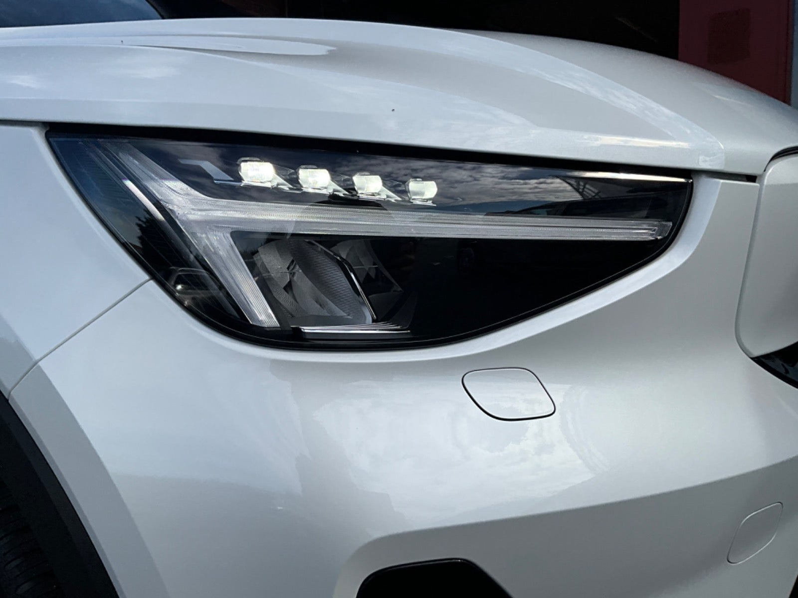 Hvid Volvo XC40 fra 2024