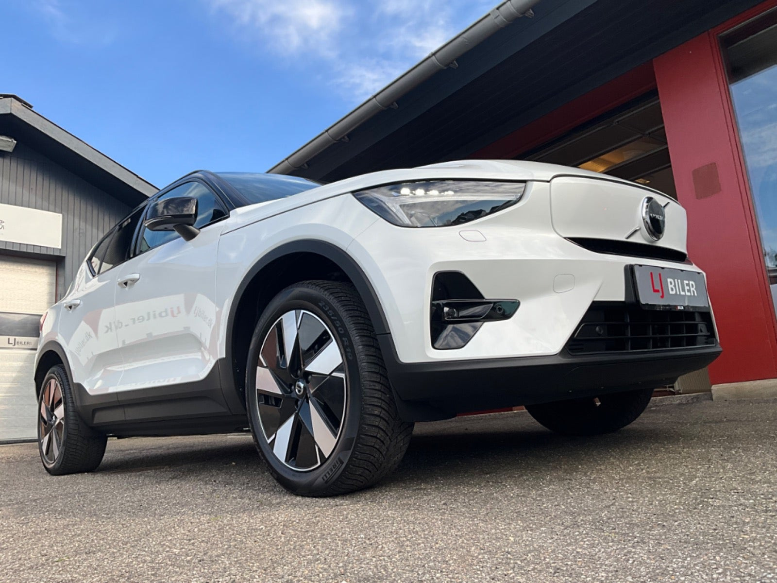 Hvid Volvo XC40 fra 2024