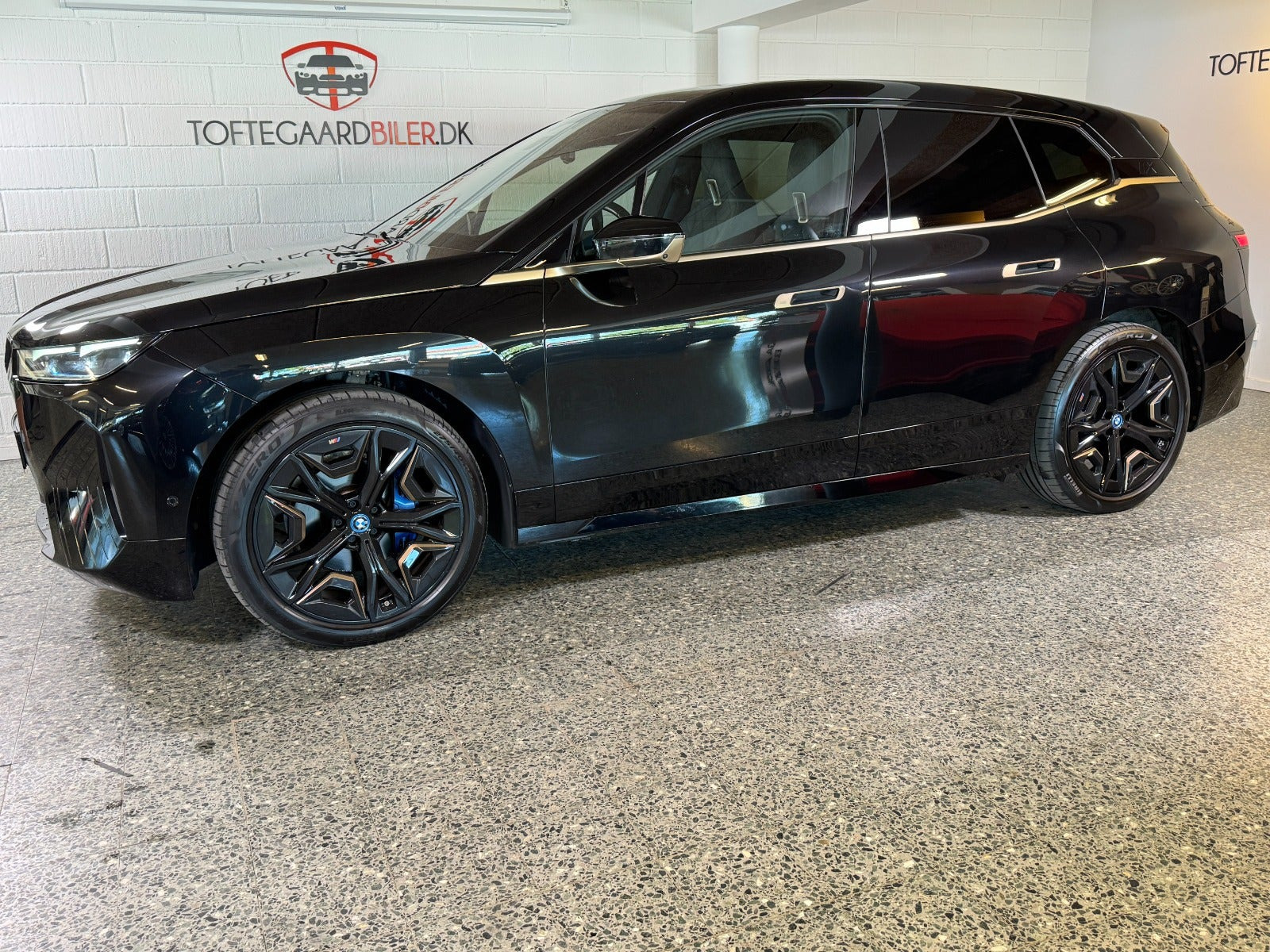 Sort BMW iX fra 2023