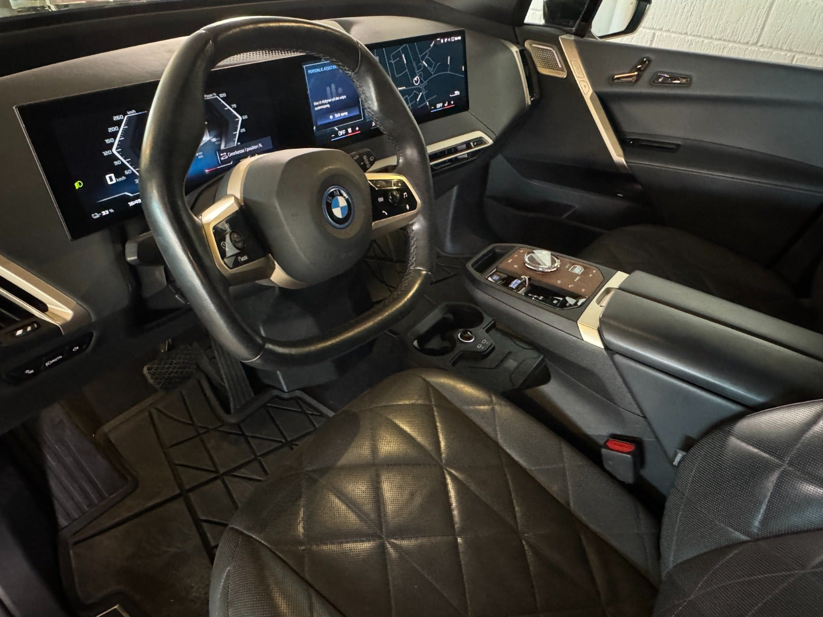 Sort BMW iX fra 2023