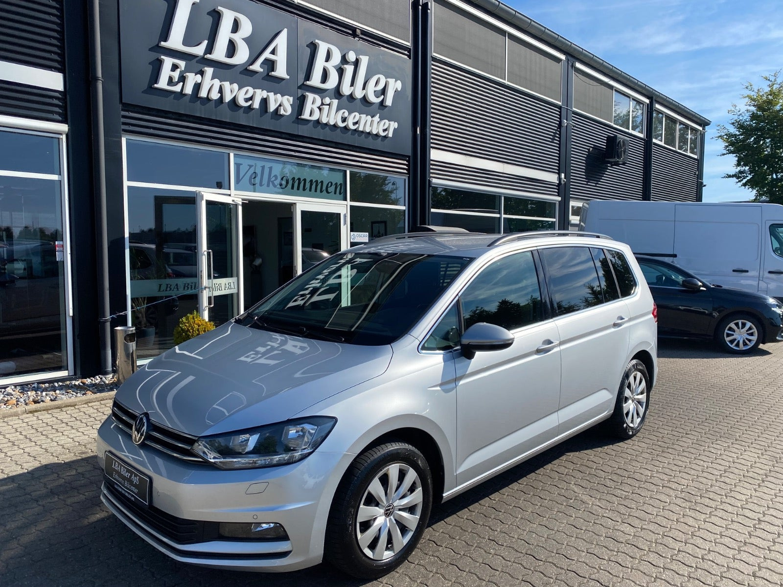 Sølv VW Touran fra 2021