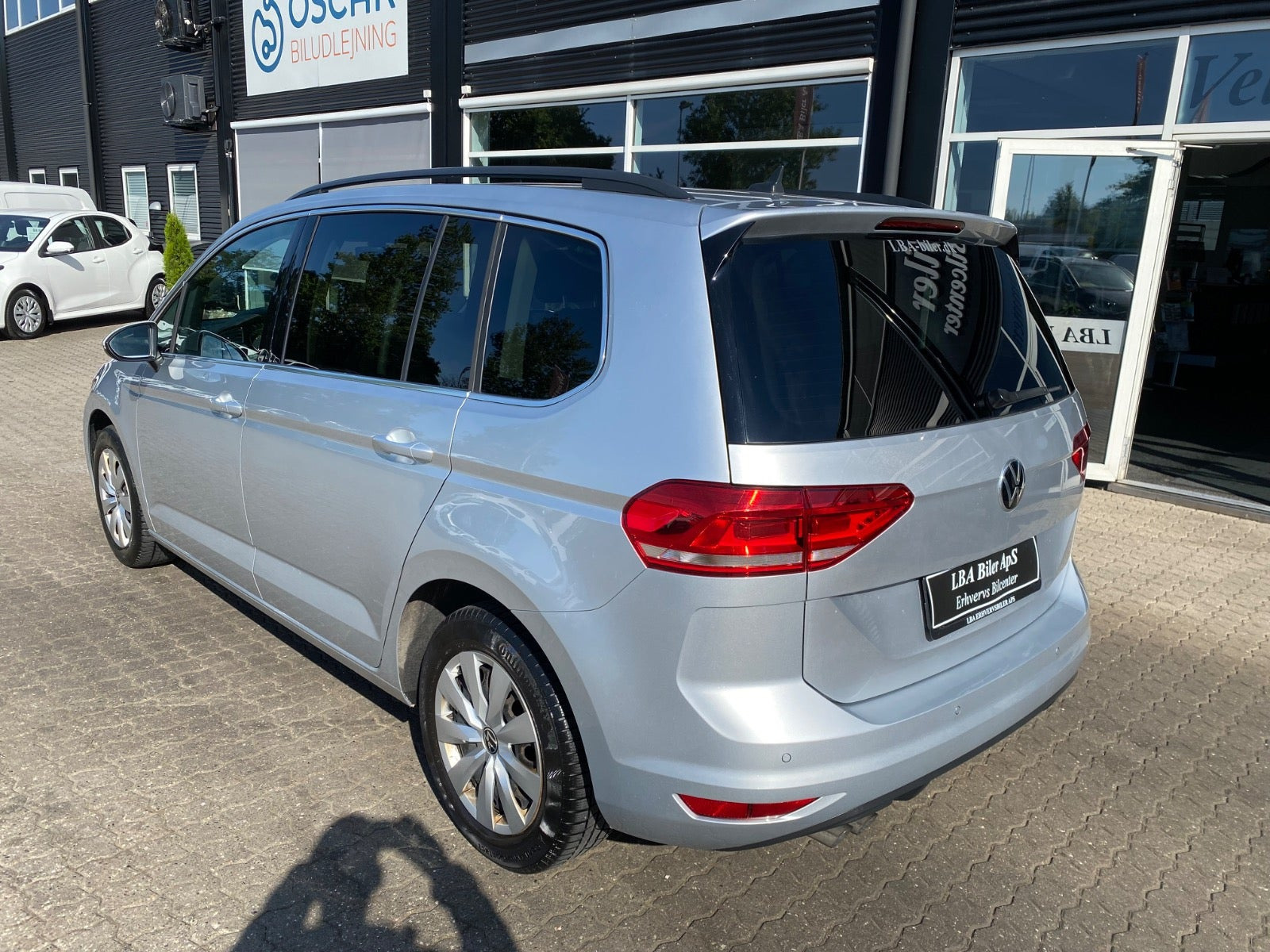 Sølv VW Touran fra 2021