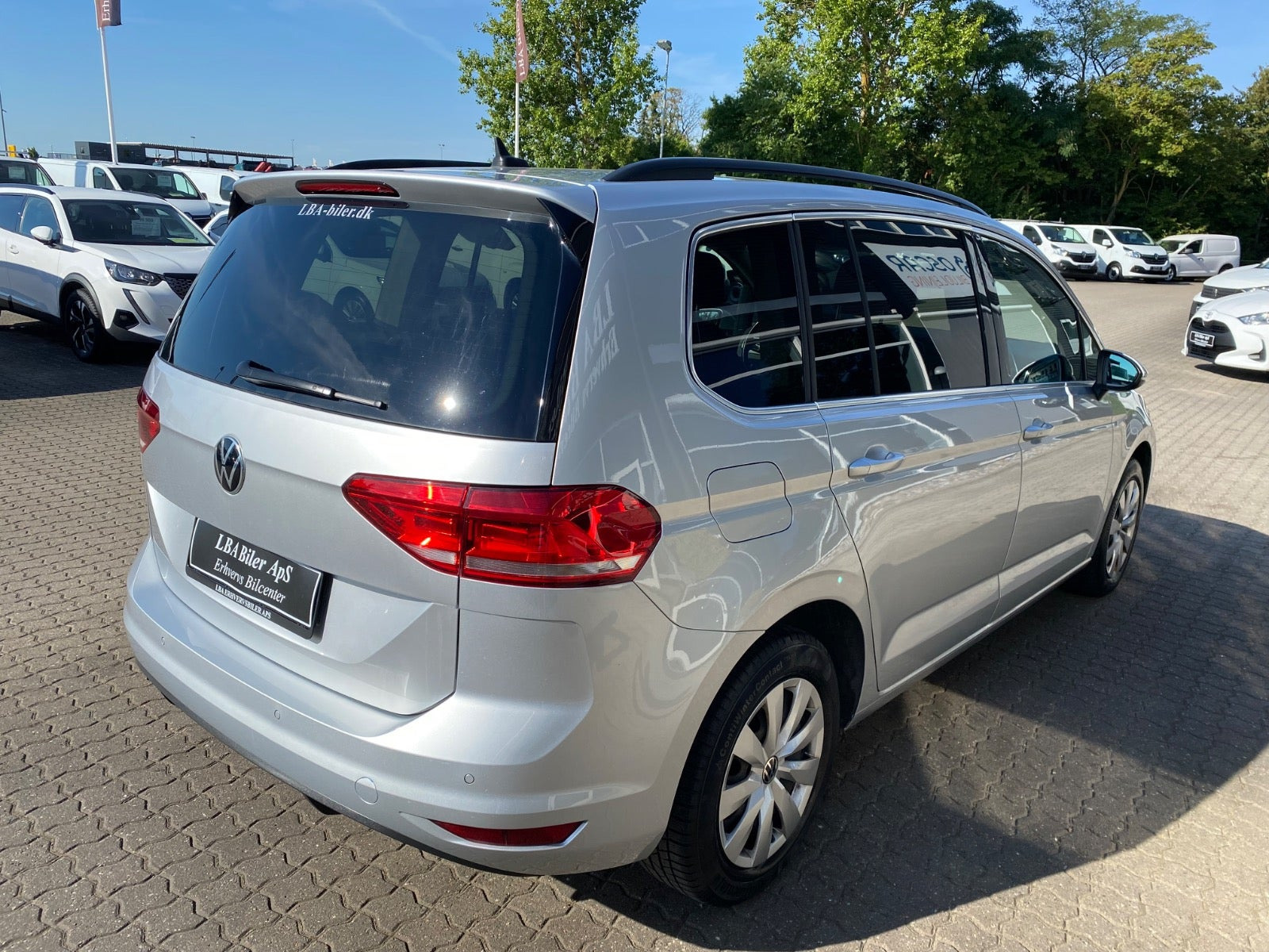 Sølv VW Touran fra 2021