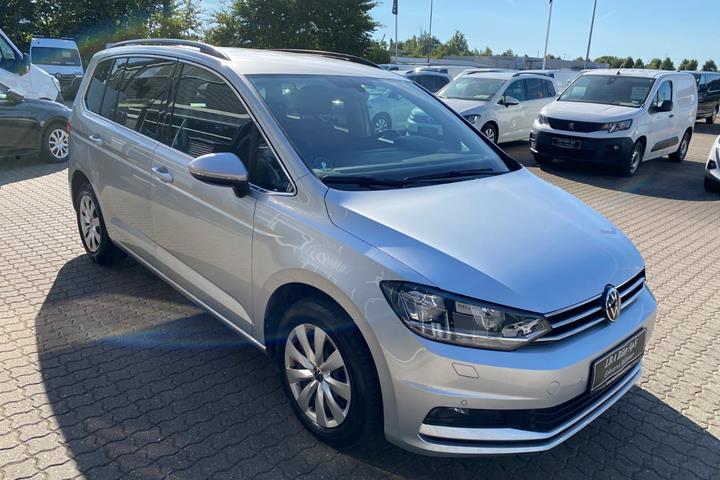 Sølv VW Touran fra 2021