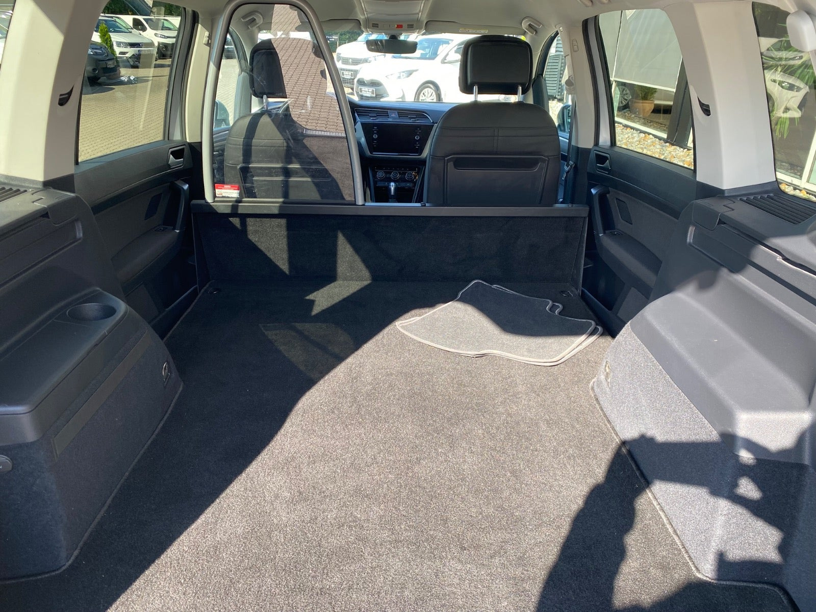 Sølv VW Touran fra 2021