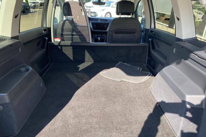 Sølv VW Touran fra 2021