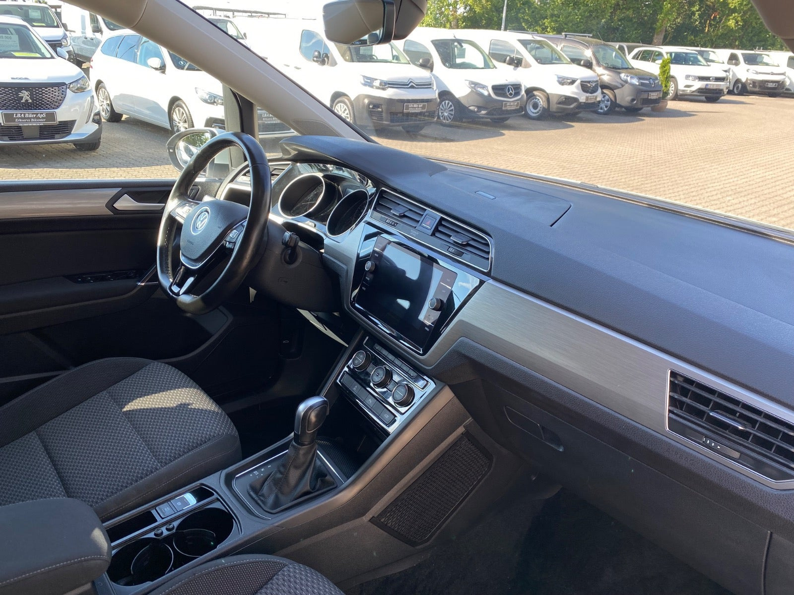 Sølv VW Touran fra 2021