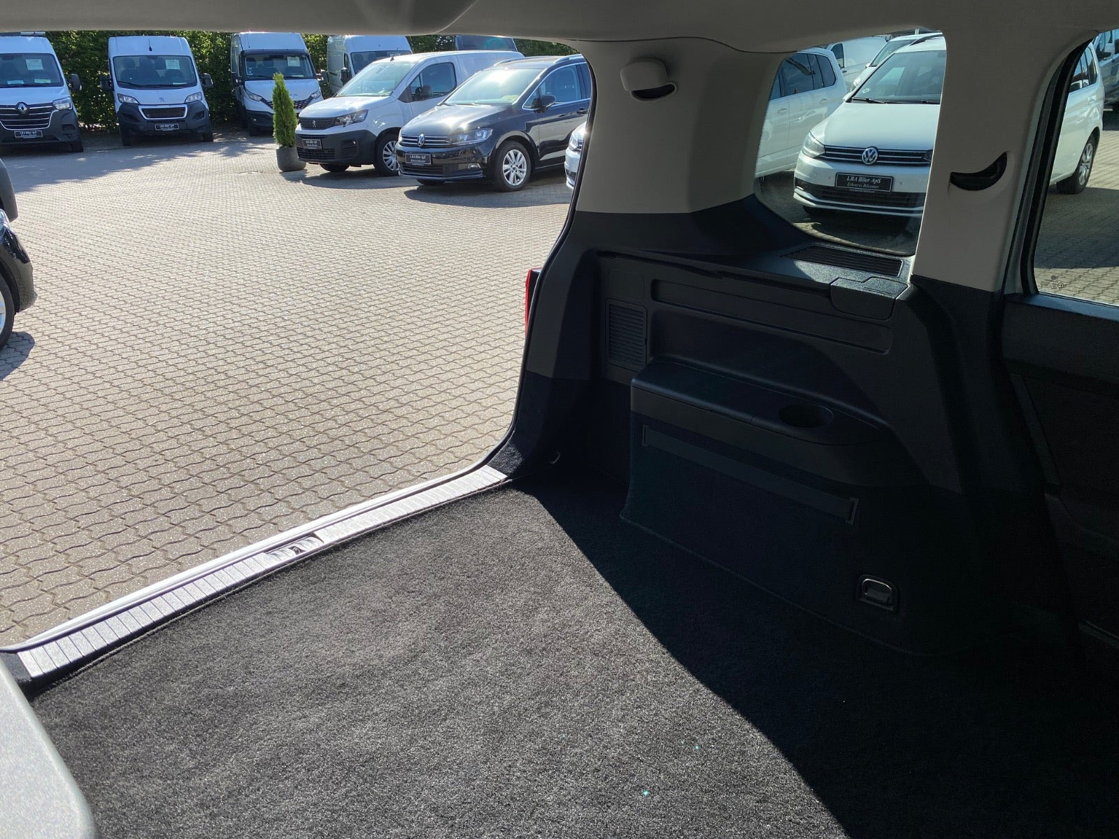 Sølv VW Touran fra 2021