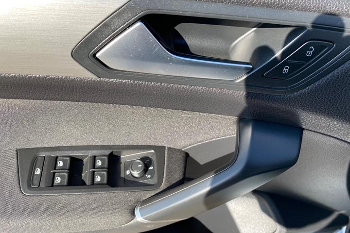 Sølv VW Touran fra 2021
