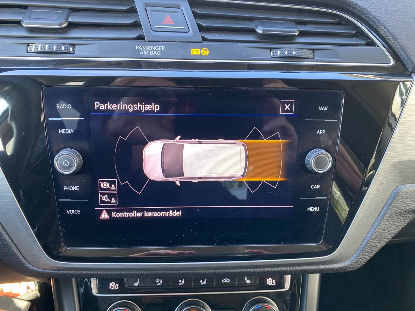 Sølv VW Touran fra 2021