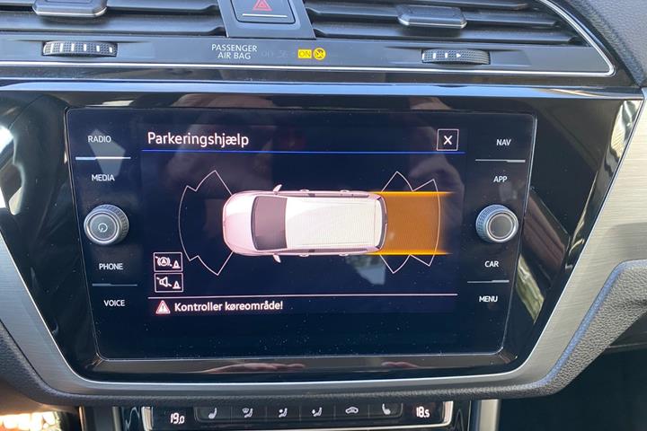 Sølv VW Touran fra 2021