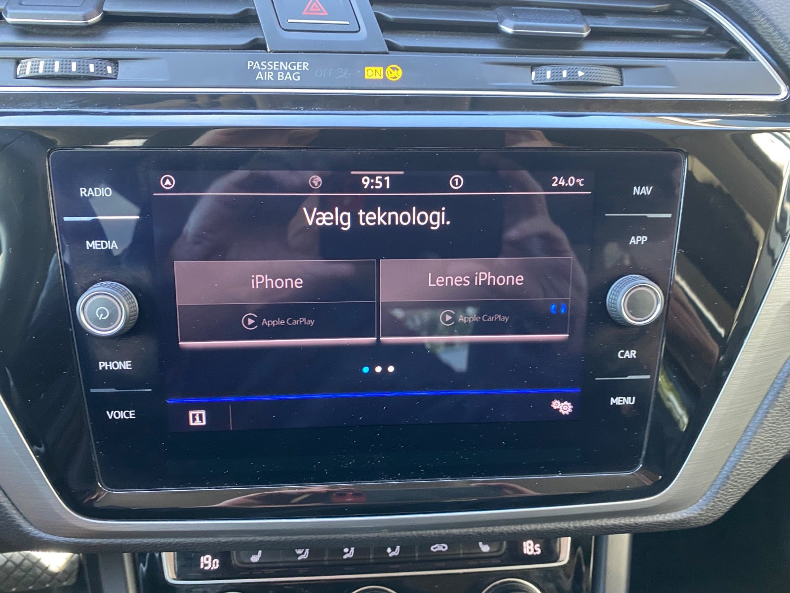 Sølv VW Touran fra 2021