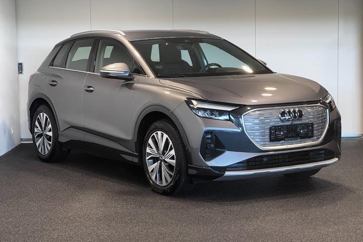 Grå Audi Q4 e-tron fra 2023