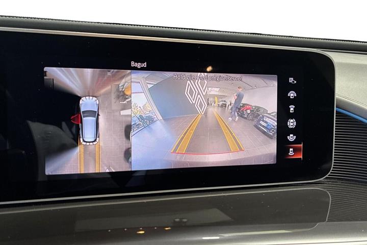 Blå Mercedes EQC400 fra 2020