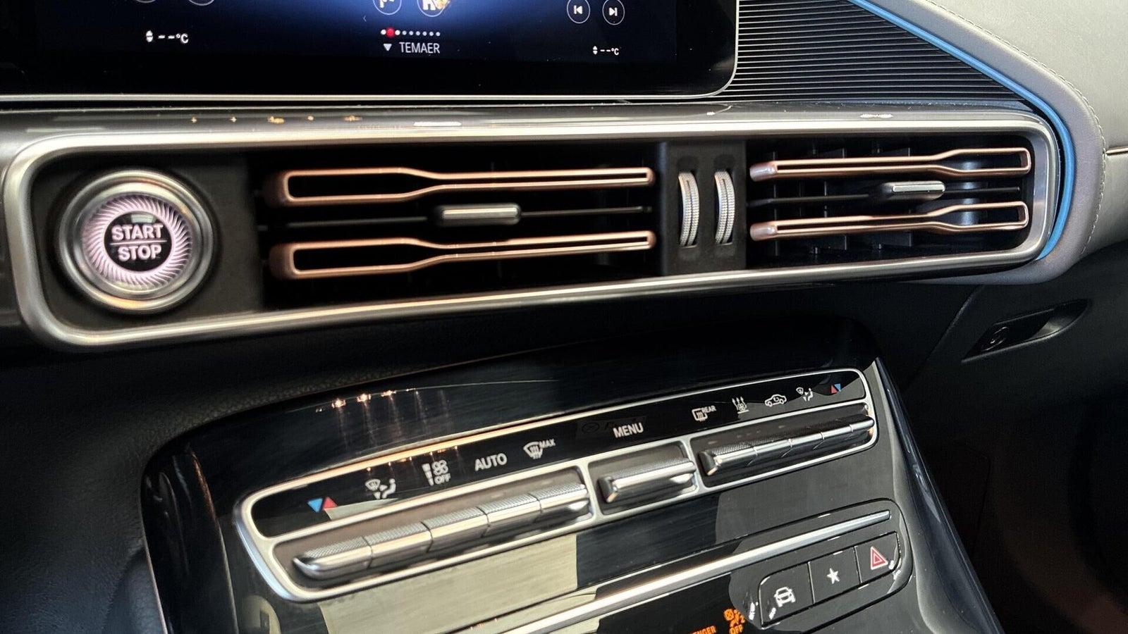 Blå Mercedes EQC400 fra 2020