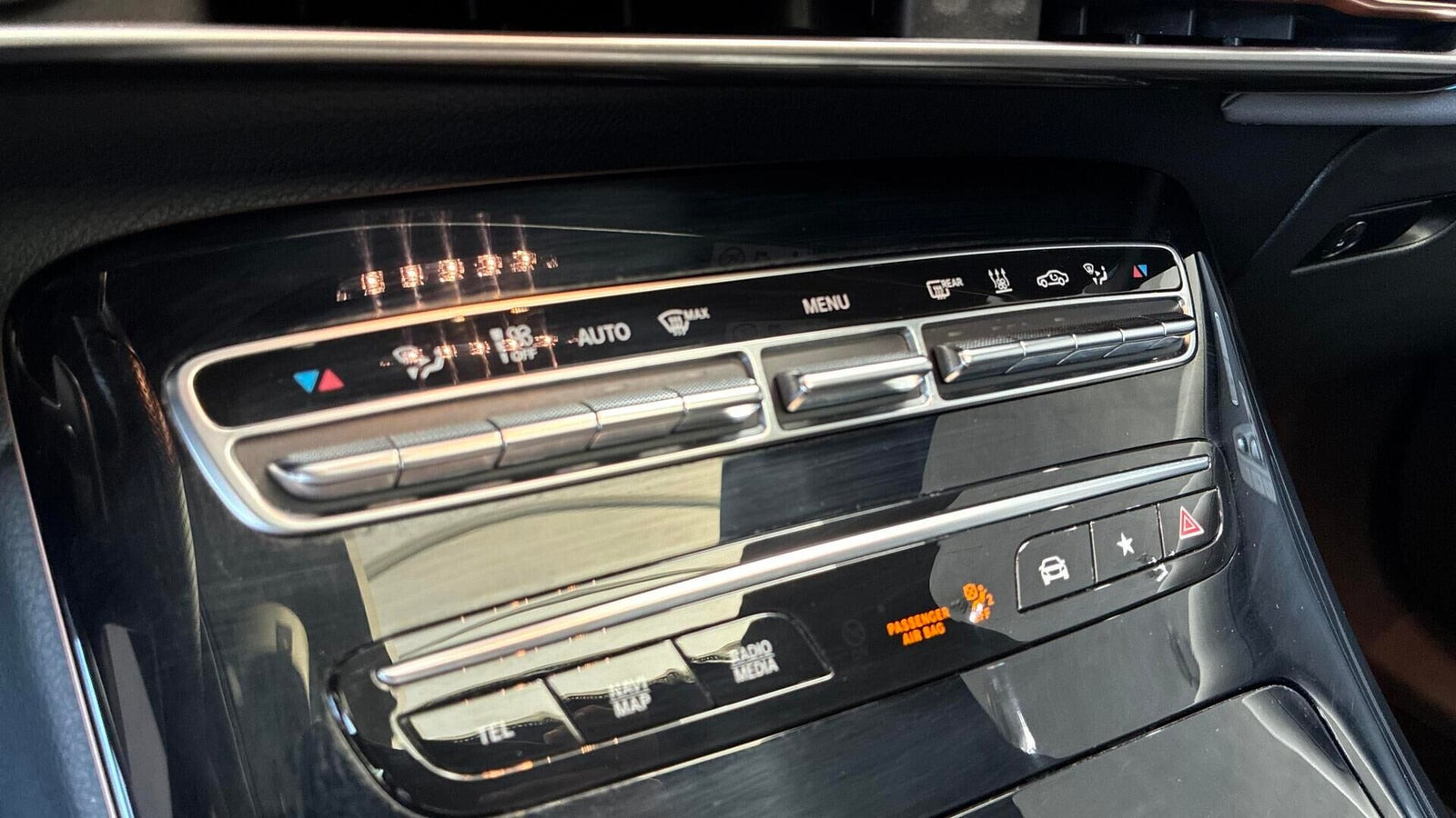 Blå Mercedes EQC400 fra 2020