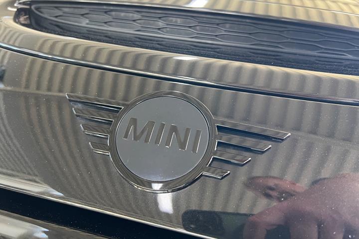 Sort Mini Cooper SE fra 2023